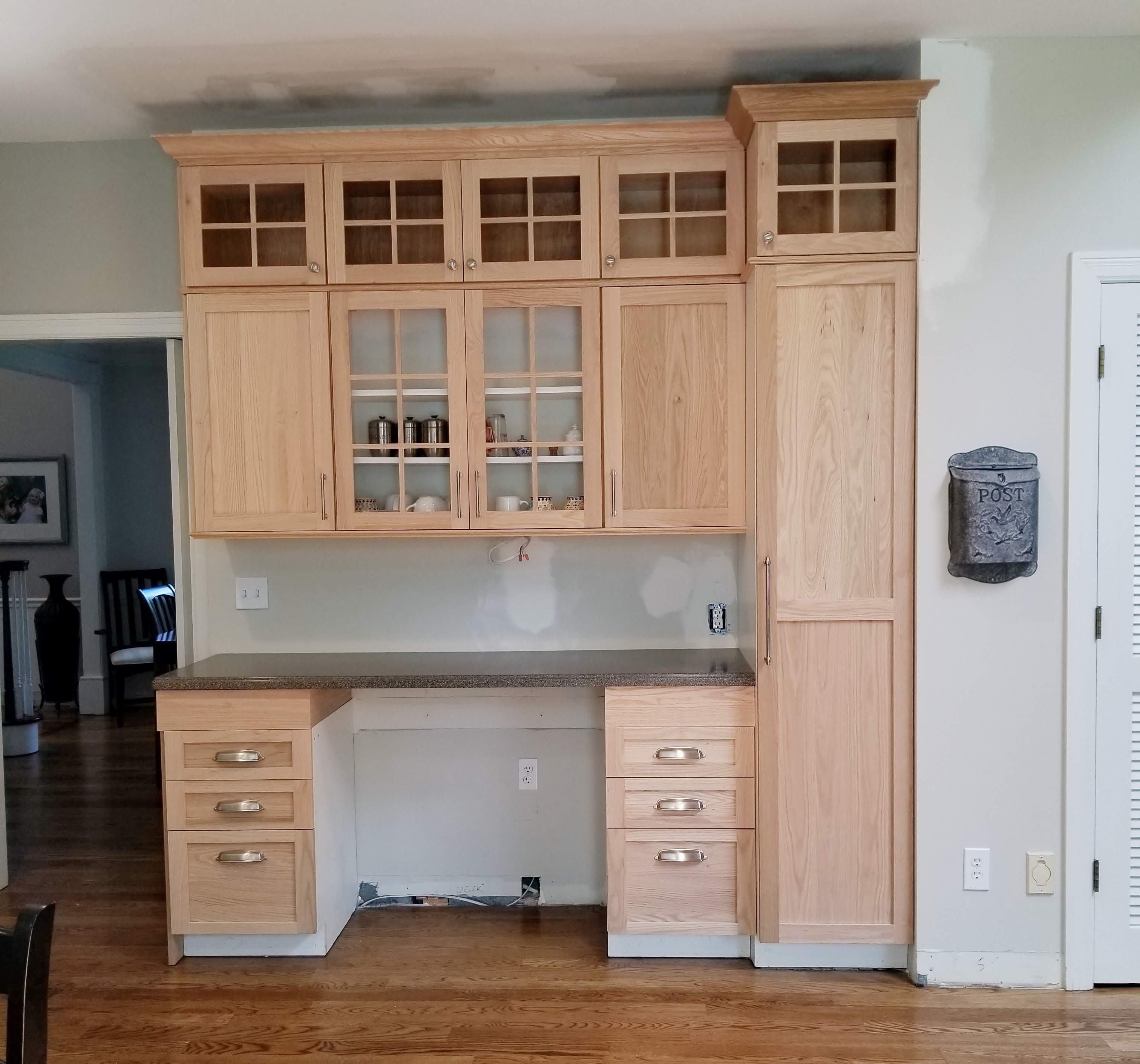 Square Shaker in Oak, Mullion Doors, Added Stacked Crown